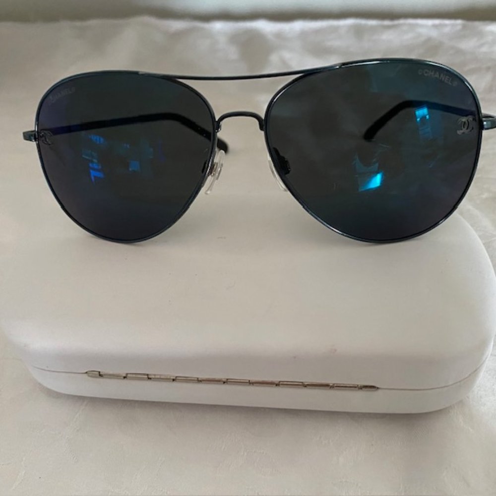 CHANEL Aviator Sunglasses